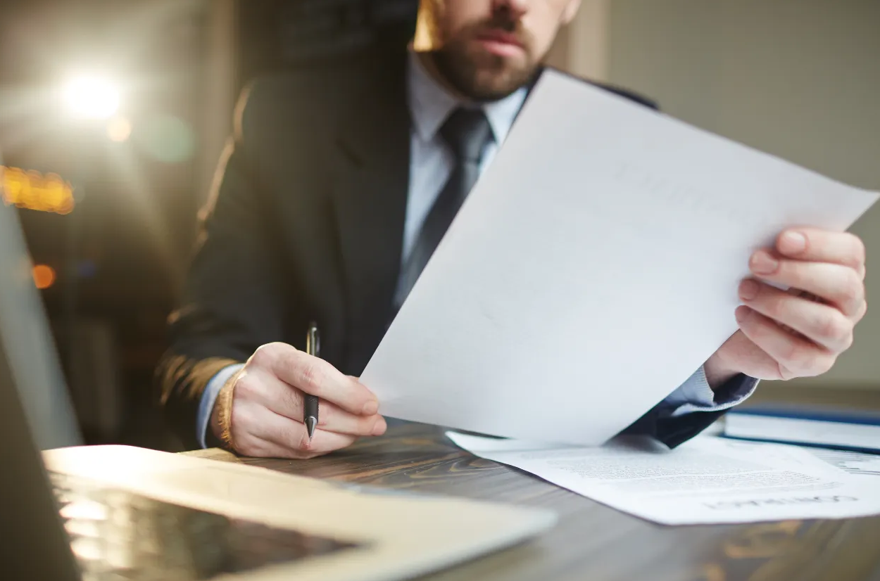 Aplicamos rigurosamente normas propias de auditoría para la estimación del 'quantum' monetario y el análisis del perjuicio económico-financiero. Nuestra metodología se caracteriza por la precisión técnica y la fiabilidad de nuestros informes periciales.